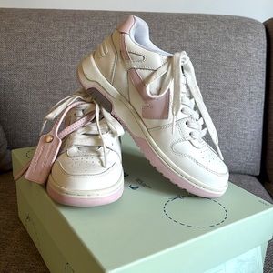 Off-White c/o Virgil Abloh